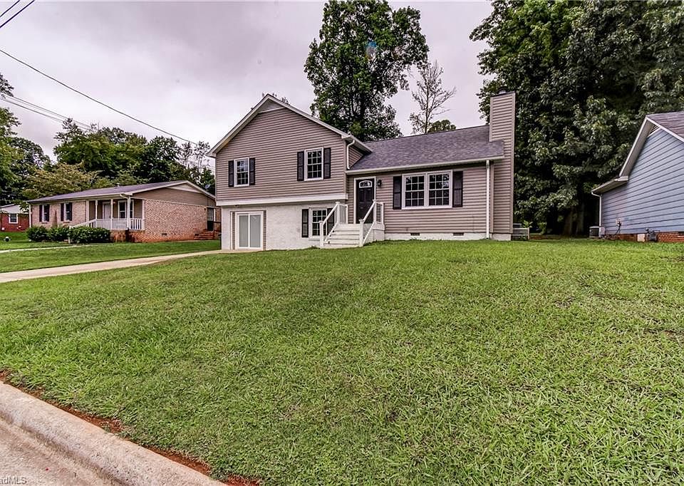 2nd image of 2903 Patio Pl