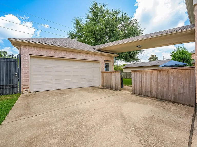 11826 Legend Manor Dr — Photo 40