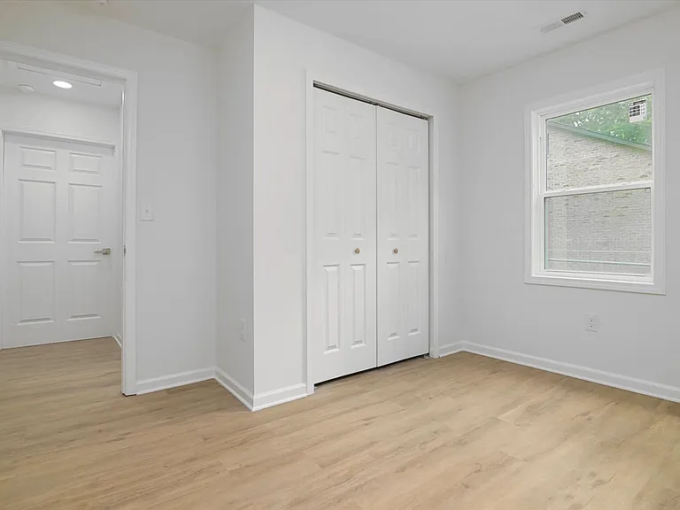 2514 S York Rd — Photo 3