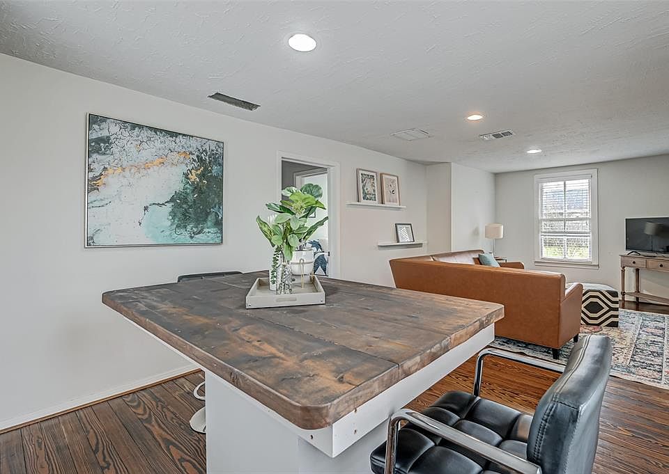 1st image of 308 Eichwurzel Lane