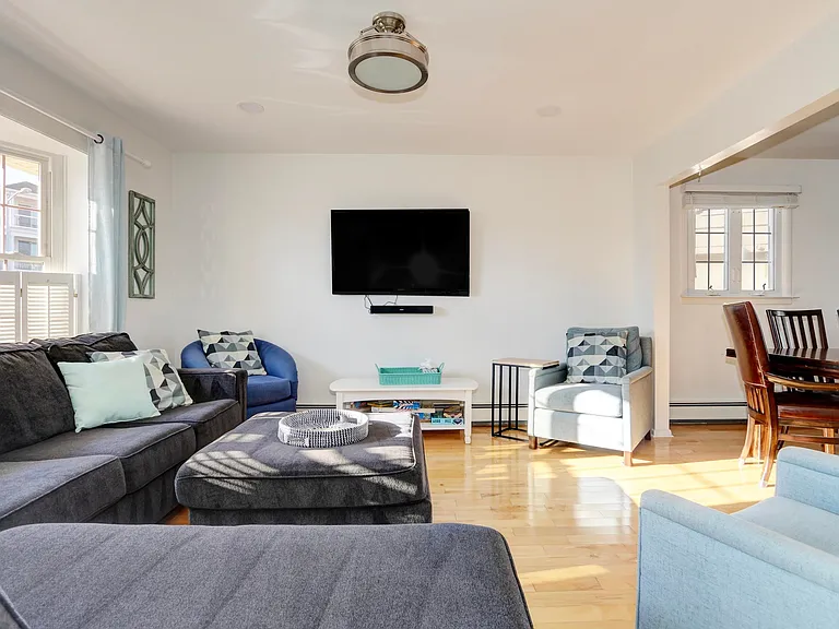 29 Ocean Dr W — Photo 8