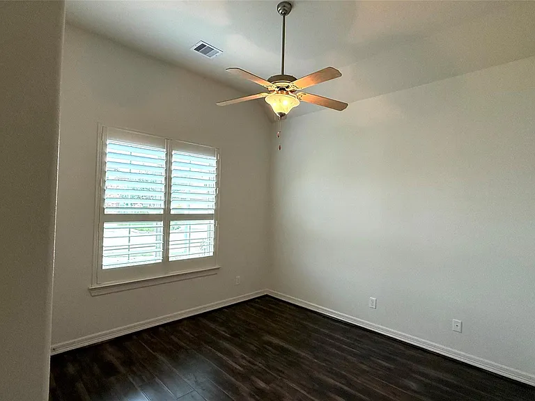 4802 Fairford — Photo 36