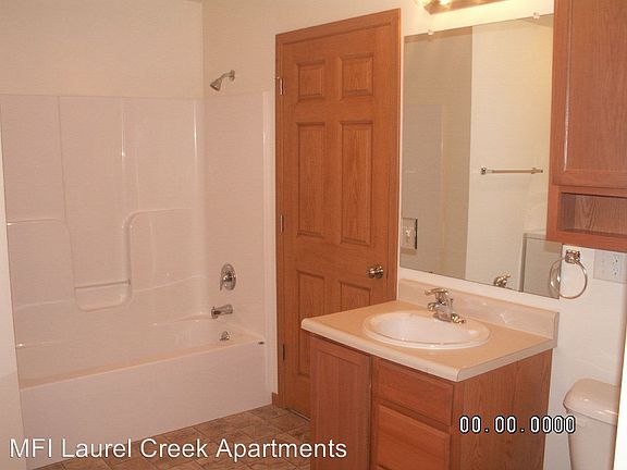5th image of 2213 Morning Glory Cir APT A