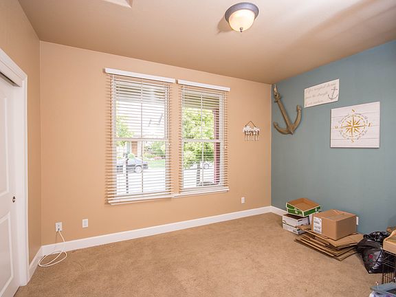 4th image of 1129 Montague Ln