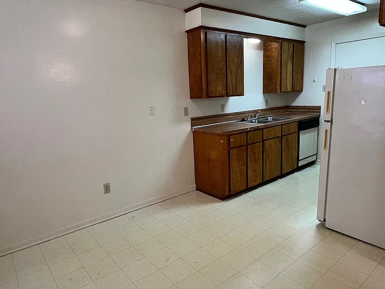 1004 Summer Court Cir #D — Photo 6