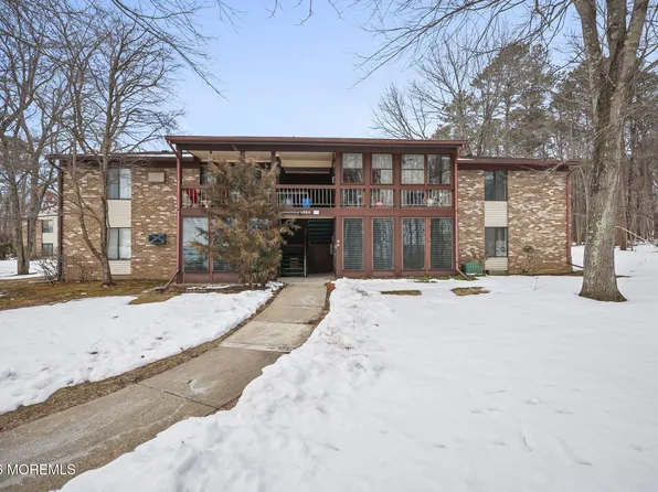 110 Amberly Dr Unit A, Manalapan, NJ 07726