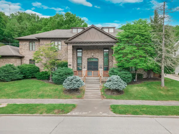 319 5th St, Paintsville, KY 41240