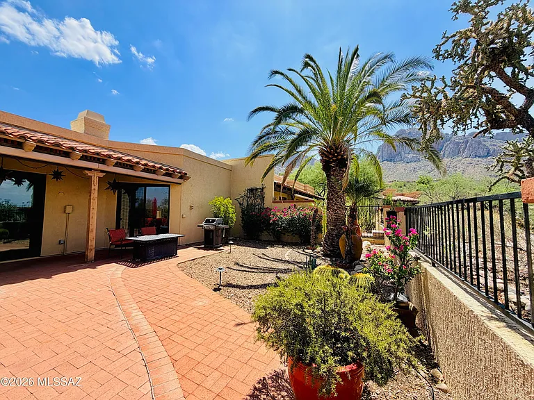 1216 E Camino Diestro — Photo 20