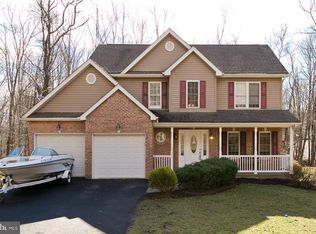 323 Laurel Dr, Cross Junction, VA 22625