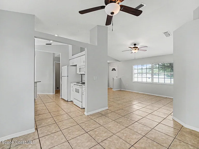 1699 Givens Ct NW — Photo 3