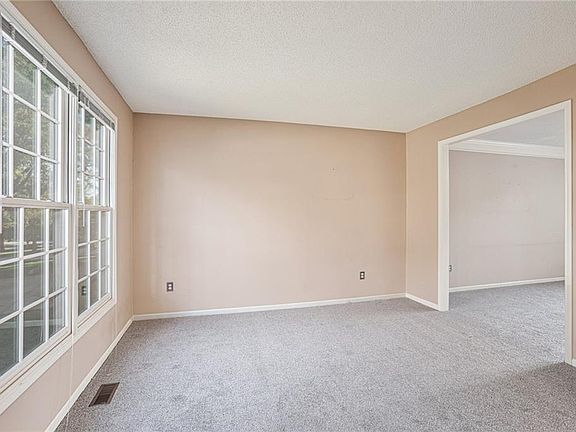 5th image of 13413 W 121st St