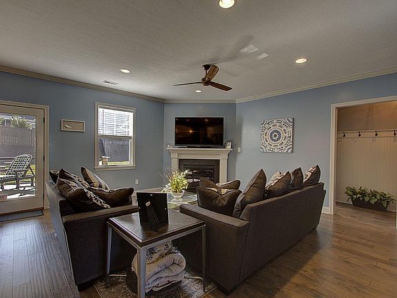 5th image of 577 Roseland Ln