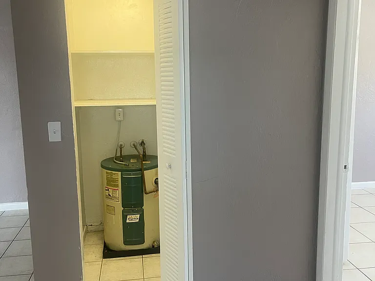 440 SE 23rd St #14 — Photo 9