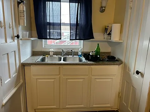 3 bed, 850 sqft, $2,900 — Photo 3
