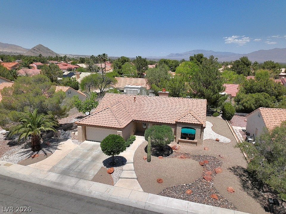 1st image of 8912 Meadowood Dr