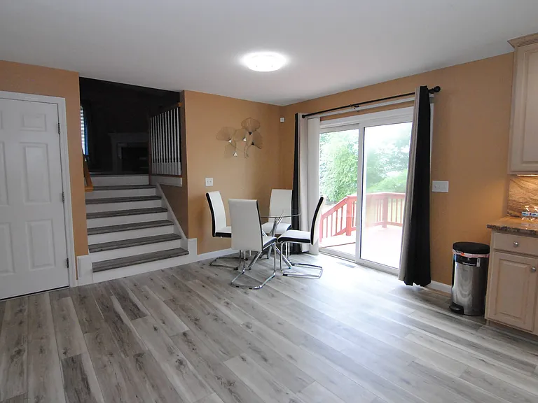 27 Hollyhock Ave — Photo 4