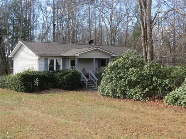 93 Windover Dr, Mills River, NC 28759