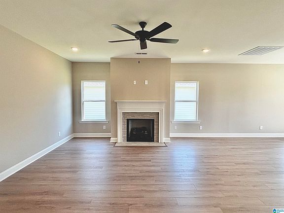 3rd image of 275 Avondale Ln
