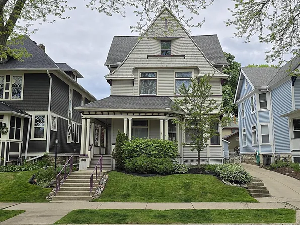 2745 N Summit AVENUE, Milwaukee, WI 53211