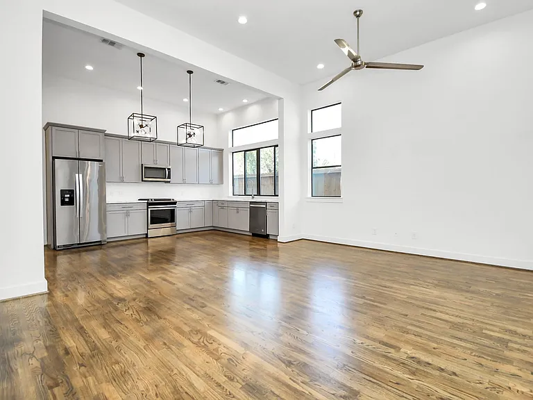 732 W 22nd St #A — Photo 7