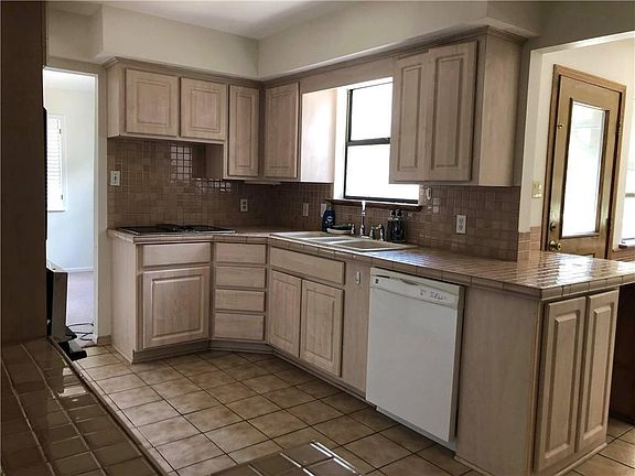 3rd image of 2508 Turkey Neck Cir