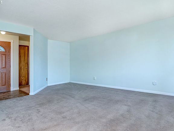 2nd image of 31585 NW Lenox St