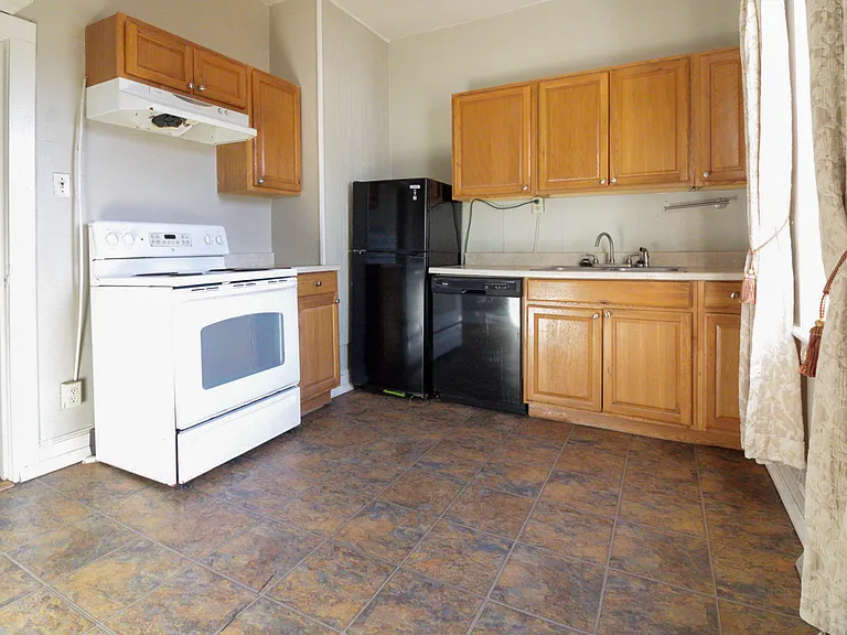 400 N 3rd Ave — Photo 6