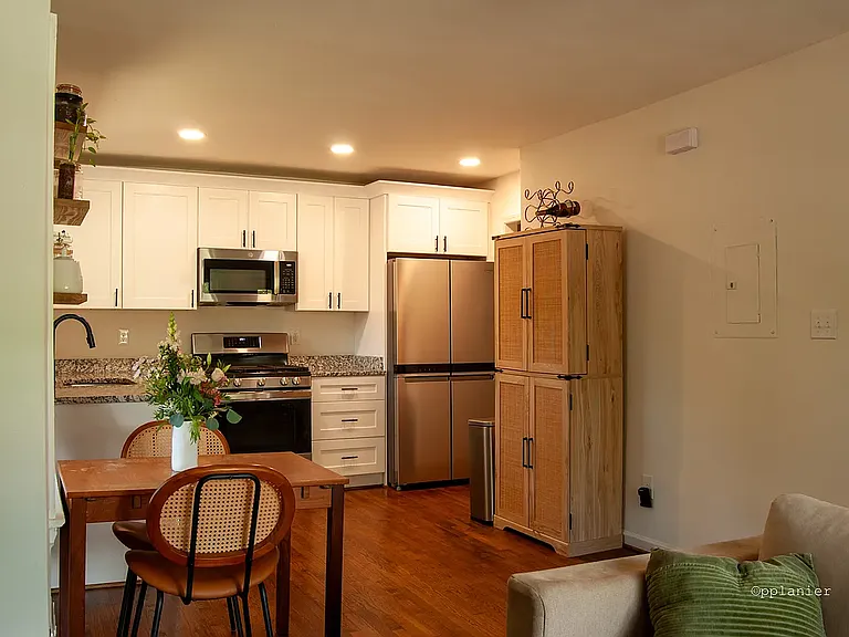 1181 Westview Dr SW — Photo 3