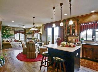 10511 Mission Rd UNIT 216, Leawood, KS 66206