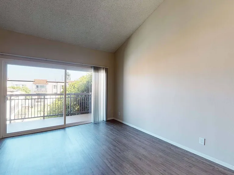 Huntington Vista — Photo 66