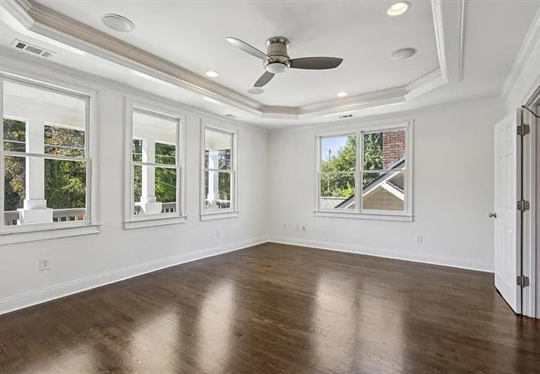 546 Highland Ave NE — Photo 23
