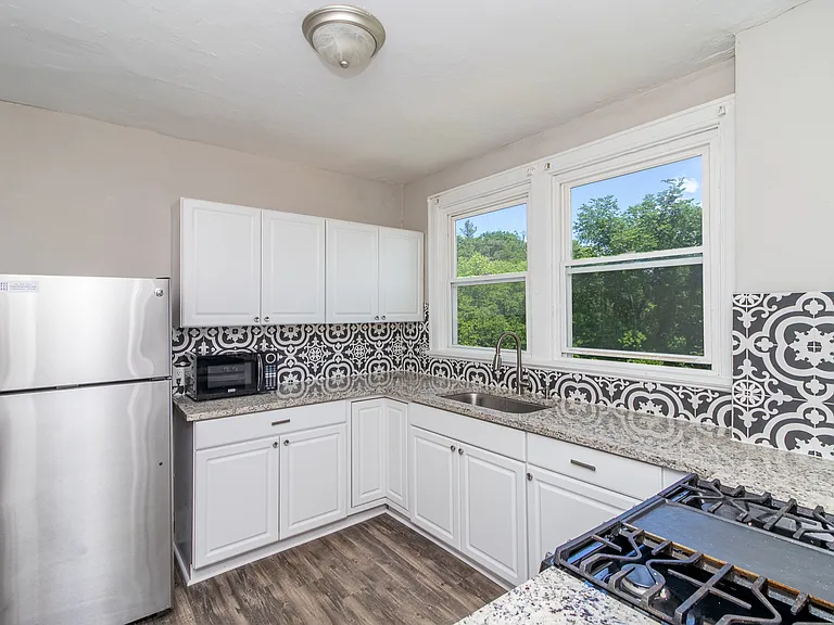926 Mount Hope Ave #2 — Photo 10