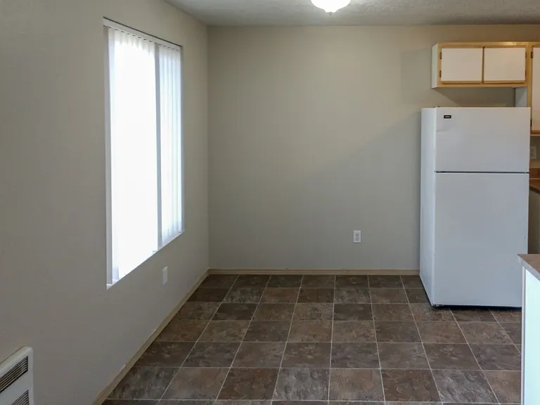 1340-1376 W Locust St — Photo 19