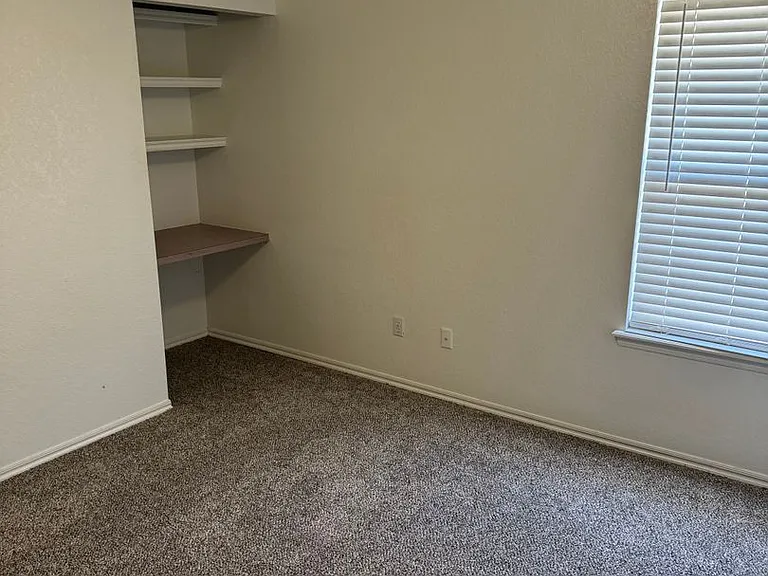 2916 Glasgow Dr — Photo 12