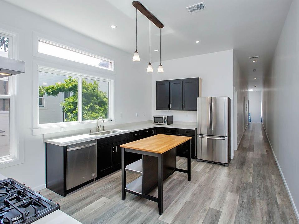 1st image of 371 Noe St