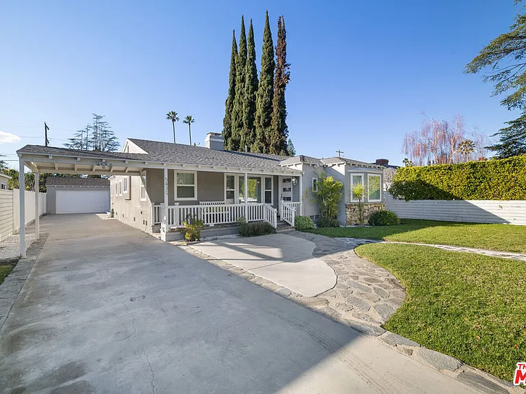 5439 Carpenter Ave — Photo 1