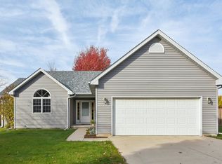 423 S Geneva St, Maple Park, IL 60151