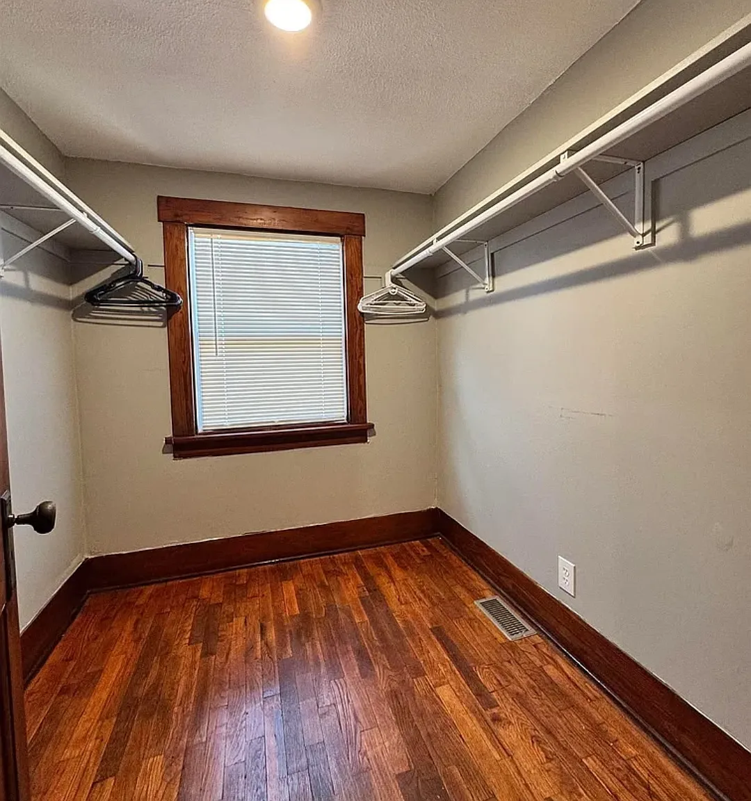 329 NW Waite St — Photo 4