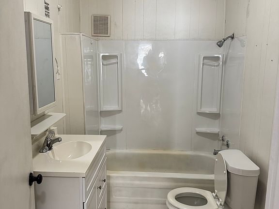 4th image of 222 E Rosser