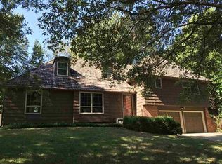 6725 SW Aylesbury Rd, Topeka, KS 66610