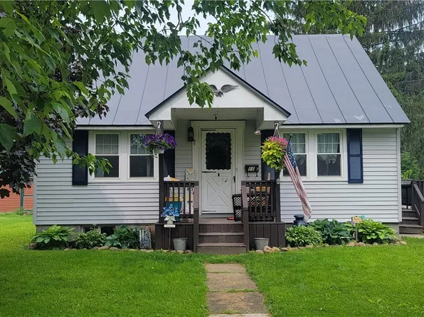 11 Parkview Ct, Arcade, NY 14009