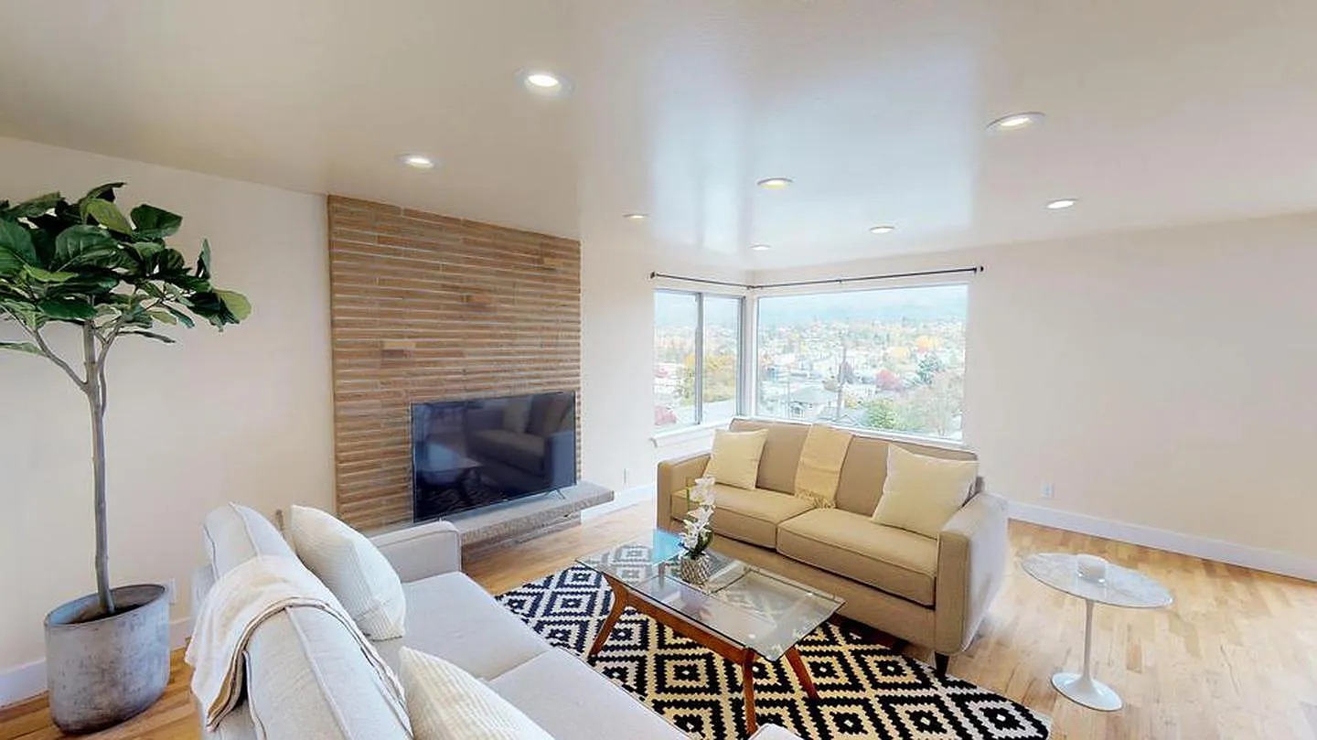 Private Room in North Beacon Hill House - 1801 S Walker Street — Photo 1