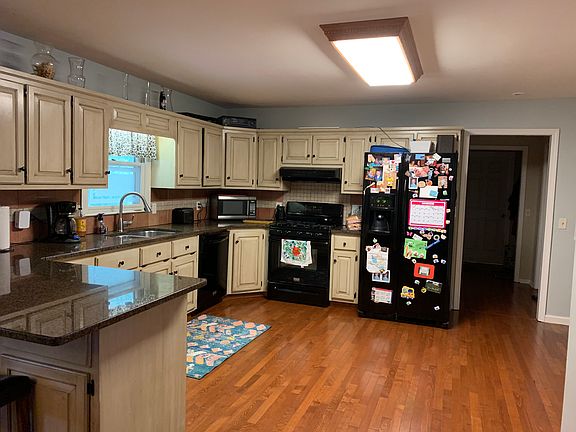 Kitchen, granite counters
