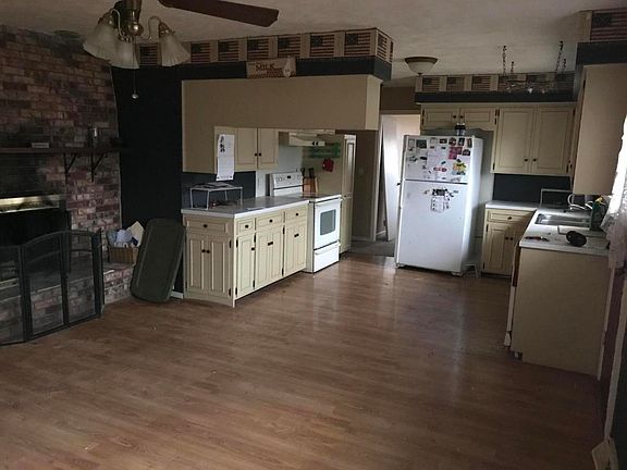 3rd image of 128 S Redbud Ave