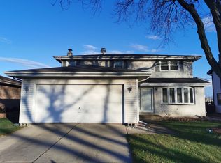 865 Boone Dr, Carol Stream, IL 60188