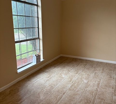 2nd image of 408 Maplegrove Dr