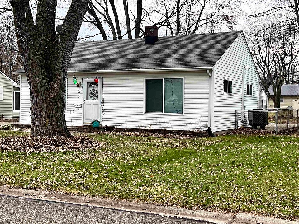 2nd image of 823 Hazel St