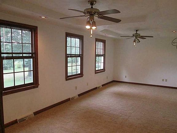 5th image of 115 Deer Run Dr