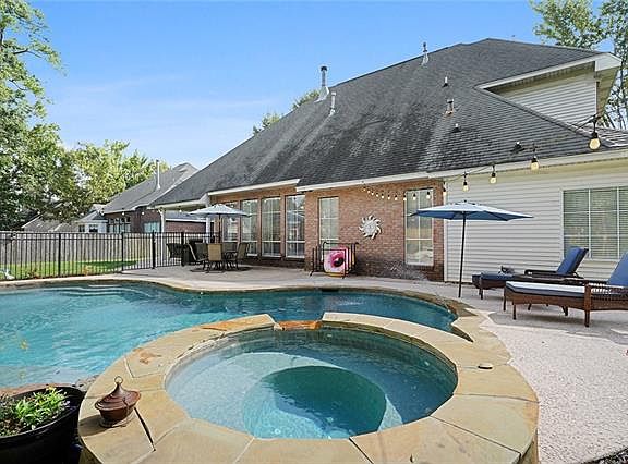 5th image of 141 Cherry Creek Dr