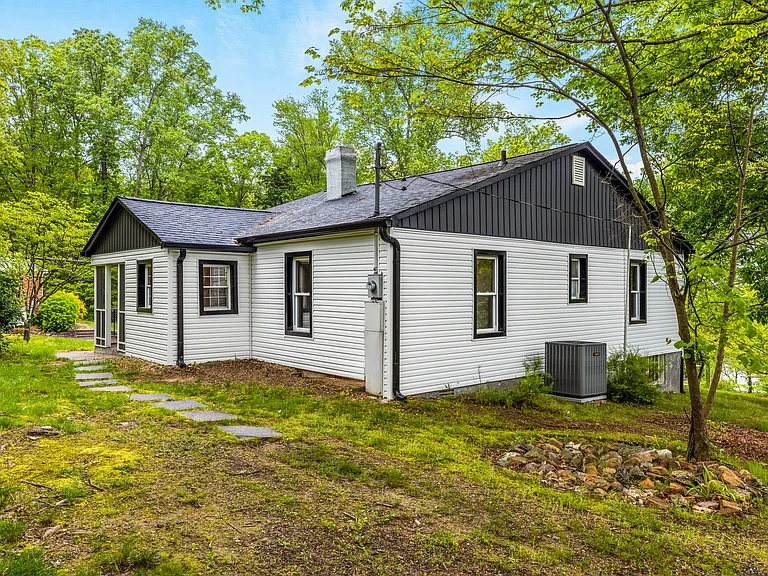 6005 Medlin Heights Rd — Photo 30